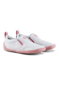 Light gray slip-on shoes with a soft pink rubber sole. Features elastic side panels and a small logo on the front. Textile upper with a textured finish.