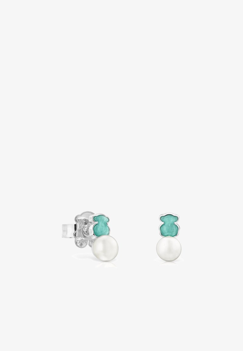 Orecchini a perno in argento con un accento verde-turchese sopra una perla bianca. Il design presenta una forma semplice e arrotondata con finiture lucide.