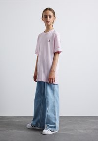 adidas Originals Jednoduché tričko - clear pink/maroon