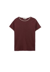Burgundy kortärmad t-shirt i mjukt tyg, med en kontrasterande texturerad kant längs halsringningen och ärmarna.