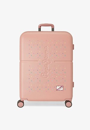 Maleta rígida rosa con patrón de estrellas multicolor, cuatro ruedas y logo en relieve de "Pepe Jeans" en la parte frontal.