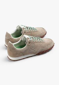 Scalpers - Sneakersy niskie