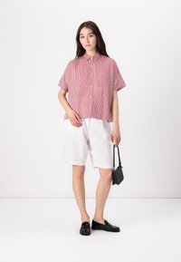 Tommy Hilfiger BERMUDA SHORT - Shorts - optic white