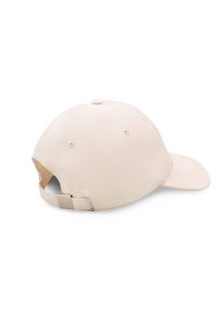 Beżowa bawełniana czapka baseballowa z zakrzywionym daszkiem, regulowanym paskiem z tyłu oraz otworami wentylacyjnymi dla lepszej cyrkulacji powietrza.