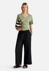 United Colors of Benetton Trousers - black