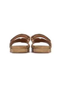 Bruine suède sandalen met twee brede banden, een gevoerde zool en een vlak ontwerp, die een eenvoudige en functionele stijl uitstralen.