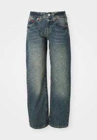 Bredde denimjeans i en falmet blå vask med lodrette striber, fem lommer og en knaplukning i taljen.