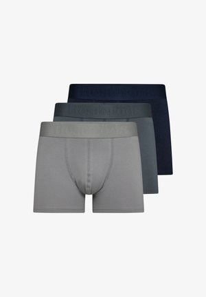 Tre paia di boxer da uomo in blu scuro, antracite e grigio chiaro. Realizzati in tessuto morbido, presentano cinture elastiche con dettagli del logo in rilievo.