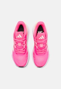 adidas Performance QUESTAR 3  - Silniční běžecké boty - lucid pink/ivory/powder coral