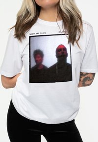 Paradiso Clothing TWENTY ONE PILOTS RED FILM BAND LOGO UNISEX - Print T-shirt - white