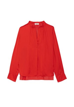 Blusa rossa a maniche lunghe con scollo con spacco, dettaglio di collo arricciato e polsini largi.