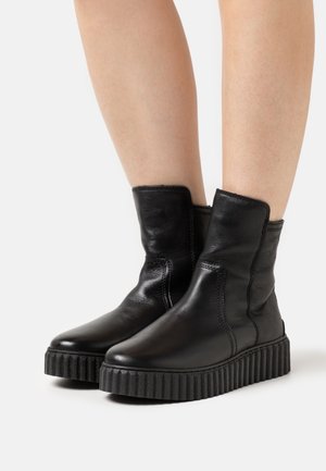 Marc O'Polo, Bottines à plateau - black