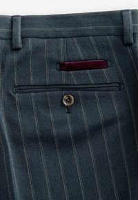 Thumbnail Image 7