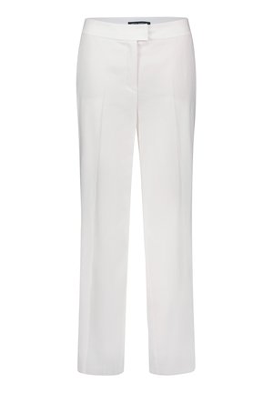 Pantalon blanc pour femme, coupe ajustée, jambes droites, plis devant, fermeture de ceinture dissimulée par un crochet et une barre.