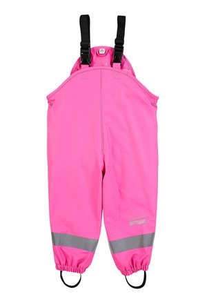 Combinaison imperméable rose vif pour enfants avec bretelles noires réglables et bandes réfléchissantes au-dessus des poignets élastiques.