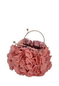 Rózsaszín anyagból készült kézitáska réteges fodros virágdíszítéssel, húzott belső résszel, aranyszínű fém fogantyúval és kapoccsal.