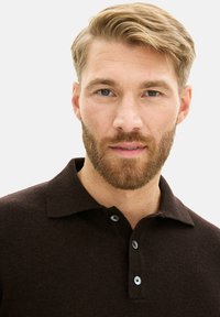 Oscar Jacobson PEPE - Poloshirt - brown flannel