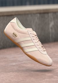 adidas Originals TOKYO UNISEX - Sporta apavi - quartz/off white