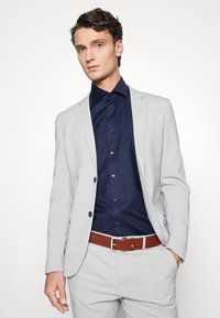 OLYMP Level Five Businesshemd - marine