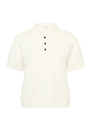 Bílá pletená polokošile s krátkými rukávy, plochým límečkem a třemi černými knoflíky vpředu. Měkká textura a volný střih.