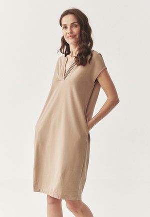 TATUUM EZIMI - Pulóverruha - beige
