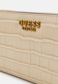 Guess LAUREL LARGE ZIP AROUND - Punge - taupe