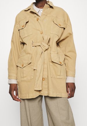 Korte frakker - beige