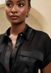 Lipsy REGULAR FIT - POCKET - Camicia - black