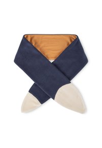 Sciarpa reversibile con esterno blu navy, estremità beige尖, e interno giallo senape, disposta incrociata su uno sfondo bianco.