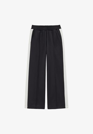 Mustad laia säärega püksid valge küljeribaga, valmistatud pehmest kangast. Omavad elastset vöökoda ja kahte küljetaskut.