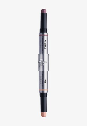 Dubbelzijdige zilveren make-up stick met paarse metallic pigment aan de ene kant en perzikkleurige folie pigment aan de andere kant.