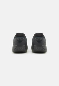 New Balance 410 V8 - Běžecké boty do terénu - black