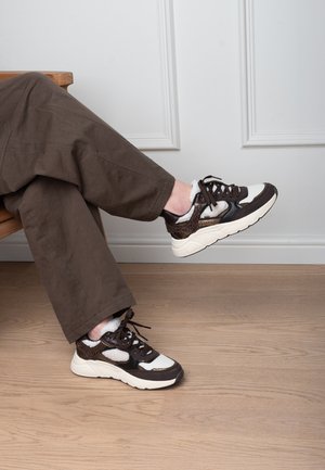 Posh by Poelman, POSH BY POELMAN CARO DAMES SNEAKERS. - Sneakers laag - brown with combination