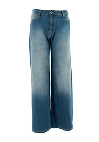 Jean en denim à jambes larges de couleur bleu clair avec un délavage, comportant une fermeture à bouton et zip, des passants pour ceinture et des poches avant.