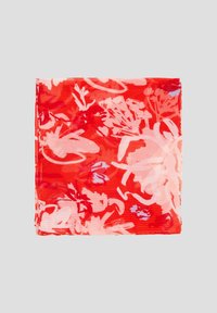 Écharpe à motif floral rouge présentant une surface texturée avec des nuances de rouge, rose et blanc. Forme rectangulaire avec bords finis.
