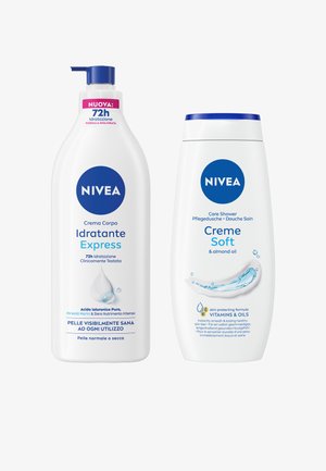 Due prodotti per la cura del corpo NIVEA: una bottiglia bianca con erogatore etichettata "Idratante Express" e una bottiglia bianca etichettata "Creme Soft," entrambe con dettagli blu.