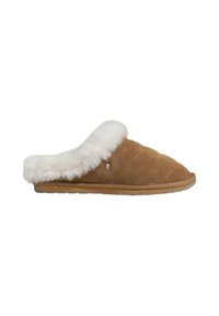Bruine suede slipper met witte neplederen kraag, met een geborduurd ontwerp, platte zool en een decoratieve metalen accent. Zachte textuur en open achterkant.