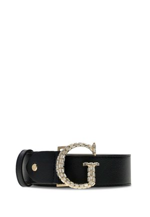 Ceinture en cuir noir avec une grande boucle dorée en forme de la lettre G, décorée de pierres précieuses rectangulaires transparentes.