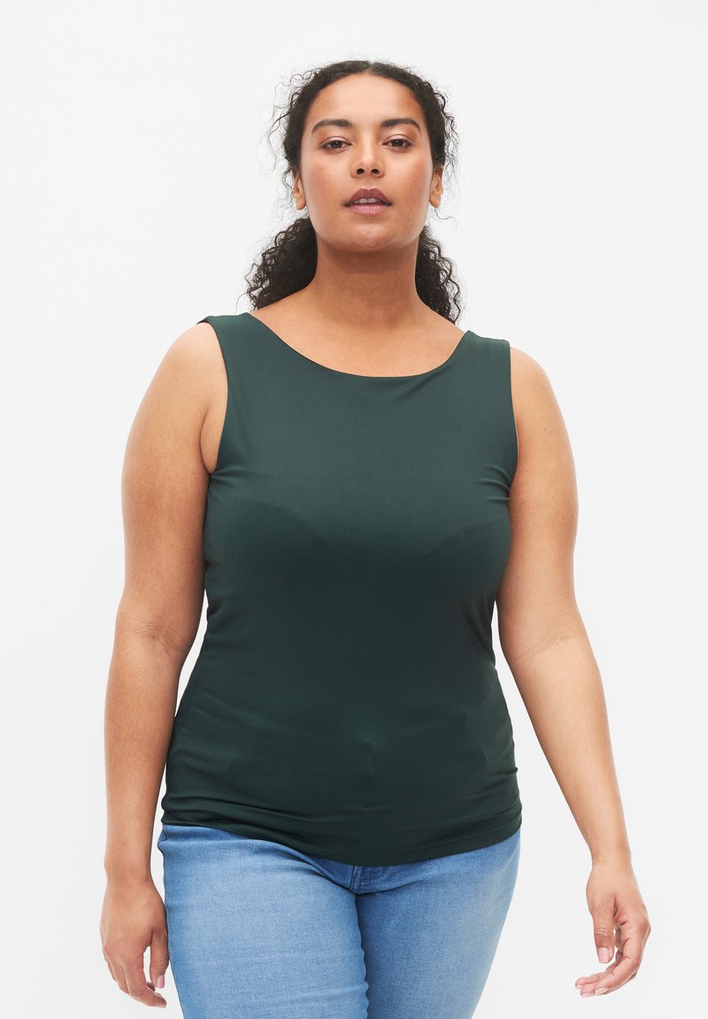 Top senza maniche verde scuro con scollatura rotonda, realizzato in tessuto liscio. Presenta un design aderente e una leggera arricciatura in vita.