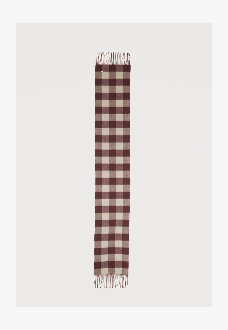 Longue écharpe rectangulaire avec un motif à carreaux rouge foncé et beige, avec des franges aux deux extrémités.