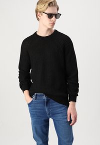 Jack & Jones JJJONES CREW NECK - Svetr - black
