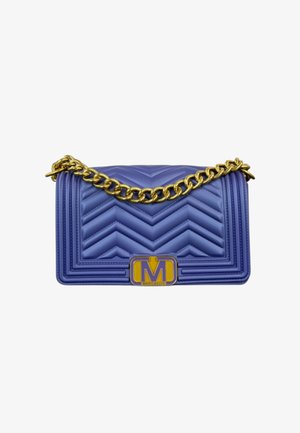Borsa a mano in finta pelle viola trapuntata con motivo a zig zag, tracolla in catena dorata e hardware dorato con logo distintivo a "M".