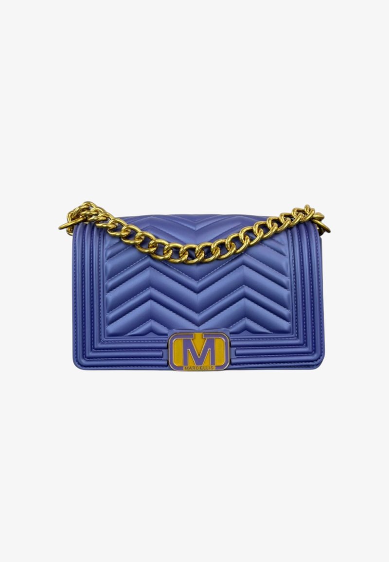 Borsa a mano in finta pelle viola trapuntata con motivo a zig zag, tracolla in catena dorata e hardware dorato con logo distintivo a "M".