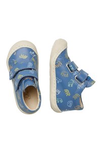 Blått par babyskor med djurmönster och beige sulor, utrustade med två kardborreband för fastsättning.