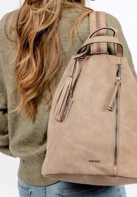 SURI FREY Mochila - sand