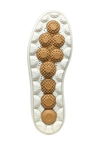 Semelle d'une chaussure présentant un design à motifs avec des éléments circulaires alternant entre marron et blanc, texturée pour l'adhérence et le confort.
