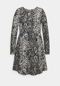 Robe à manches longues avec un motif serpent noir et gris, corsage ajusté et jupe évasée. Fabriquée en tissu texturé.