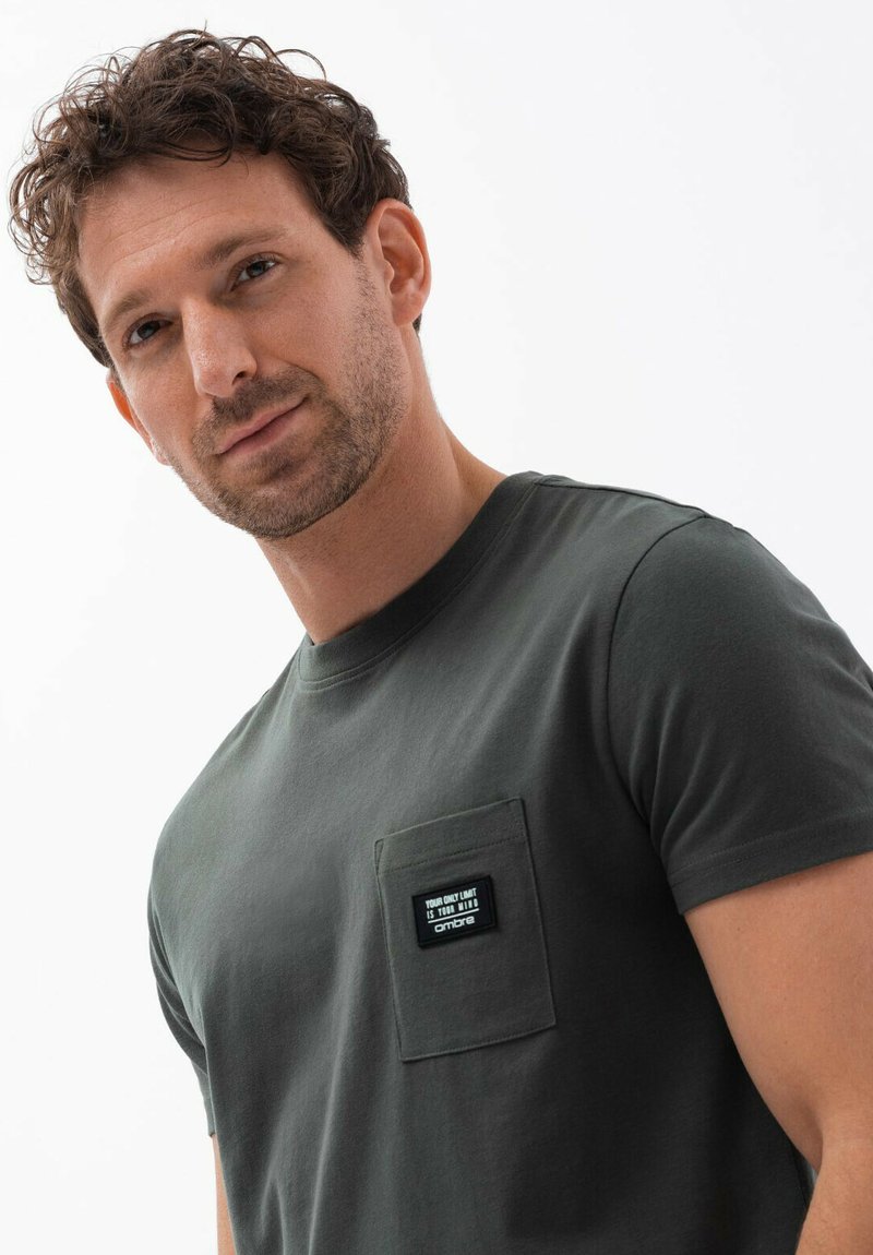 Ombre WITH CHEST POCKET Basic T-shirt dark grey Zalando