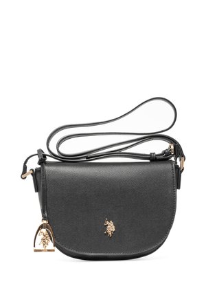 Bolso bandolera de cuero negro con logo dorado de caballo y jinete y adorno dorado a juego que cuelga de un lado.