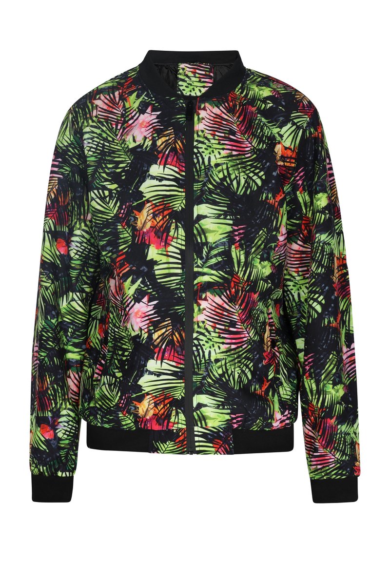 Chaqueta bomber de tela con un vibrante estampado tropical que incluye hojas verdes, acentos florales en rosa y naranja, cremallera negra y puños acanalados.